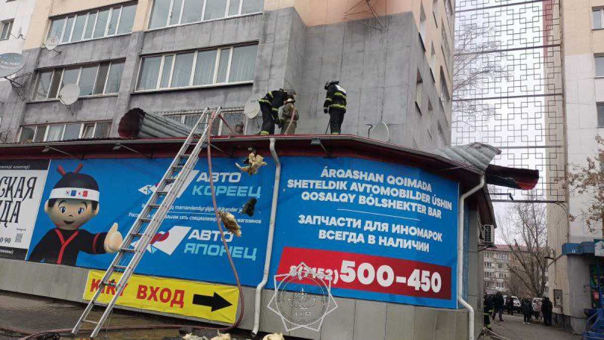 40 человек эвакуировали при пожаре в многоэтажке в Петропавловске