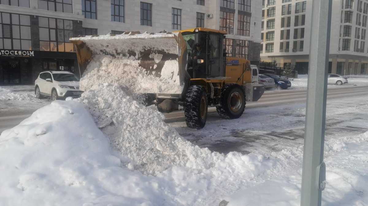 Почти 23 тысячи кубометров снега вывезли за день из Астаны