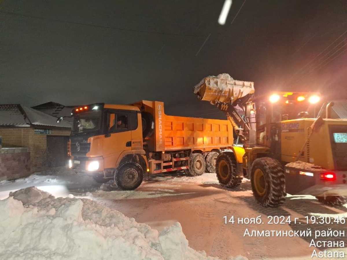 В столице на борьбу со снегом выехали более 1,2 тыс. единиц спецтехники