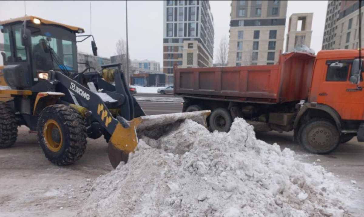 Около 15 тысяч кубометров снега вывезли за ночь из Астаны