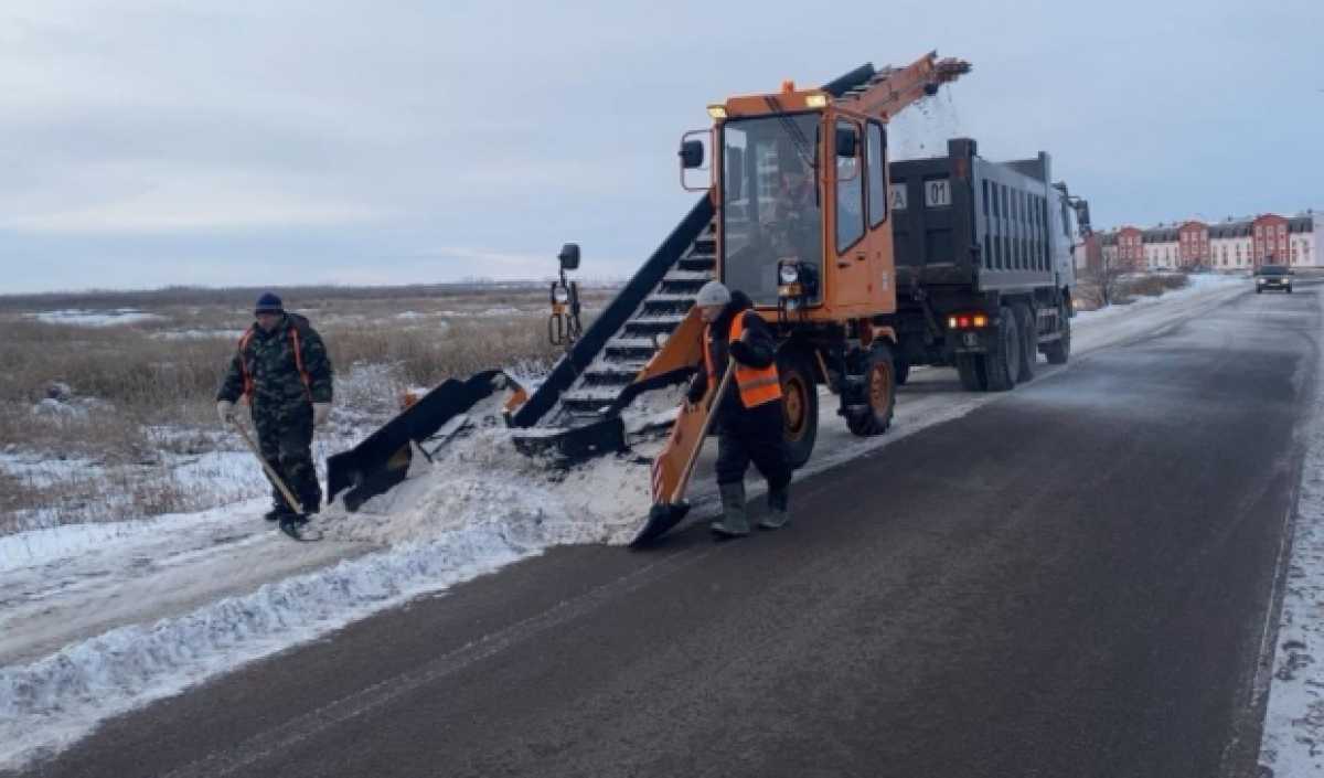 В дневную смену на уборку снега в Астане вышли более 2700 дорожных рабочих