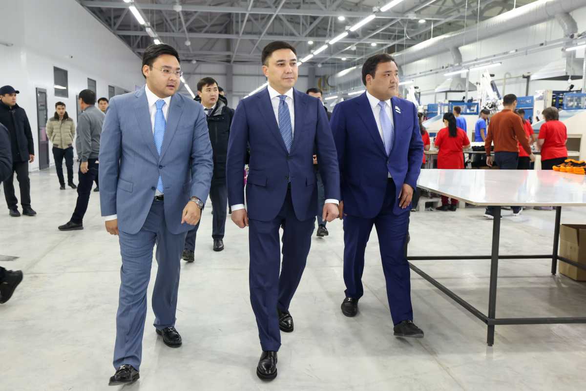 Тетради, носки и обувь - три новых предприятия открыли в СЭЗ «Оңтүстік» в Шымкенте