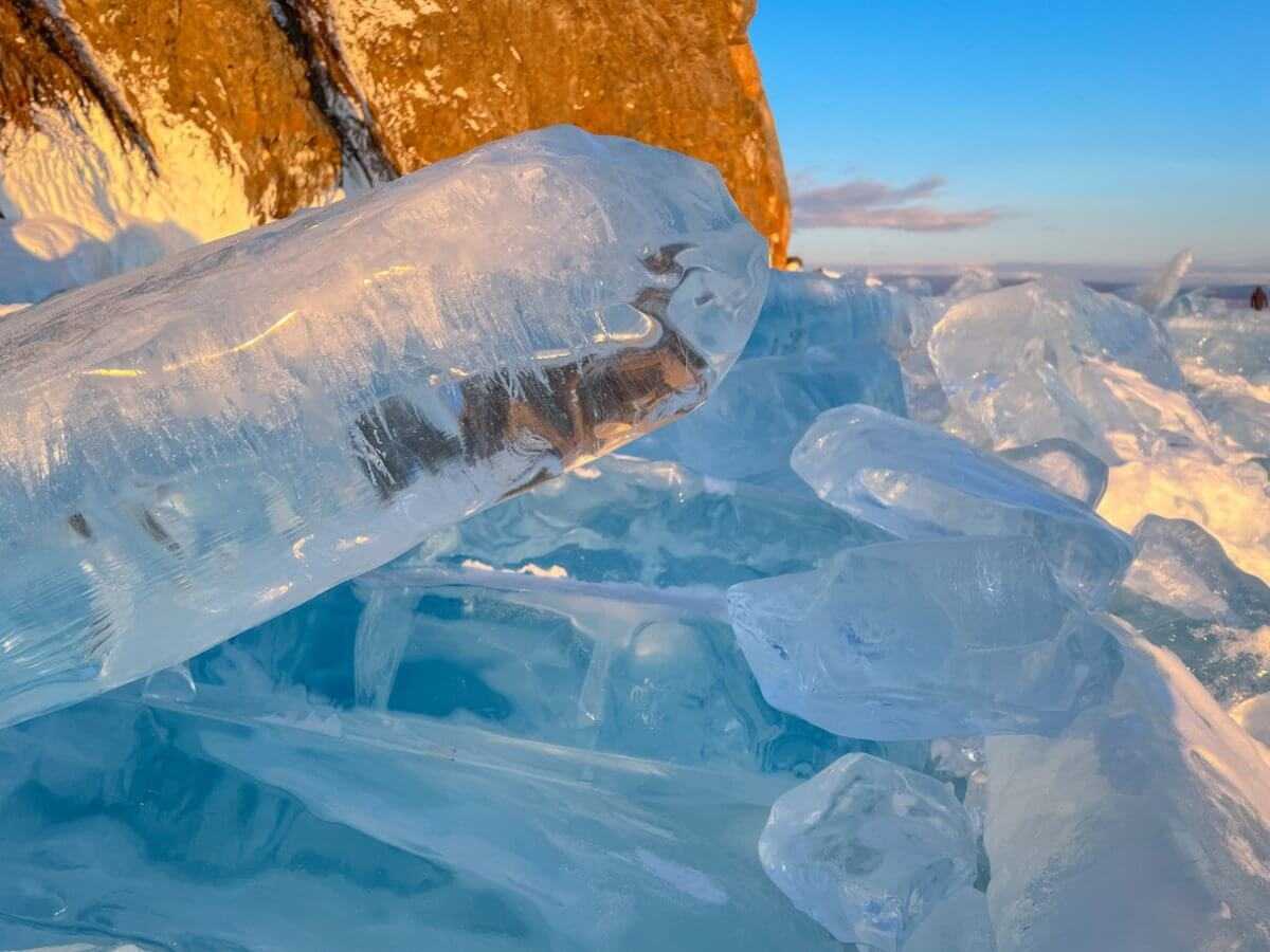 Мальчика придавило ледяной плитой на берегу Иртыша