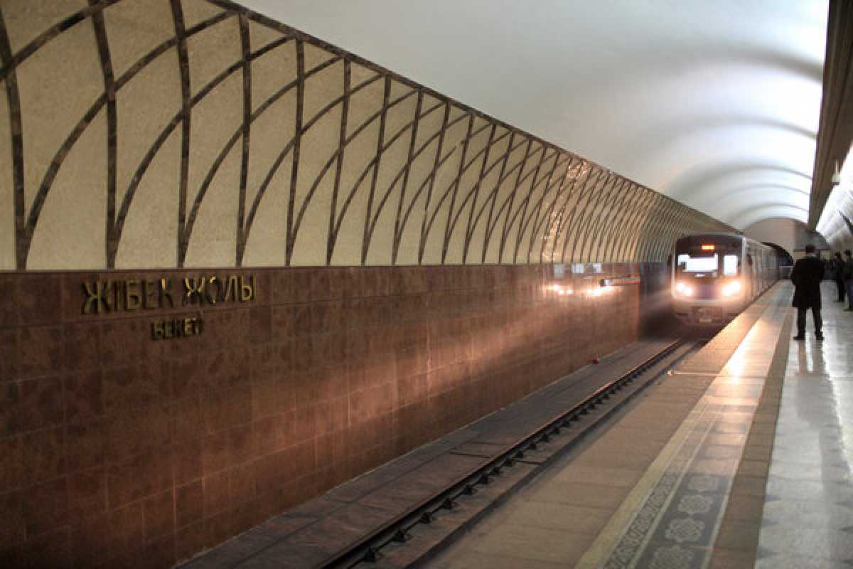 На каких станциях алматинского метро появились сотовая связь и интернет