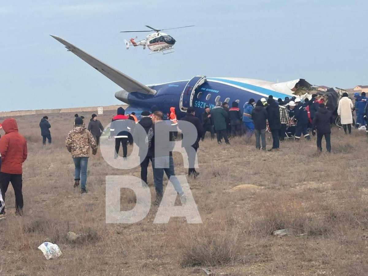 При падении самолёта в Актау выжили 12 человек