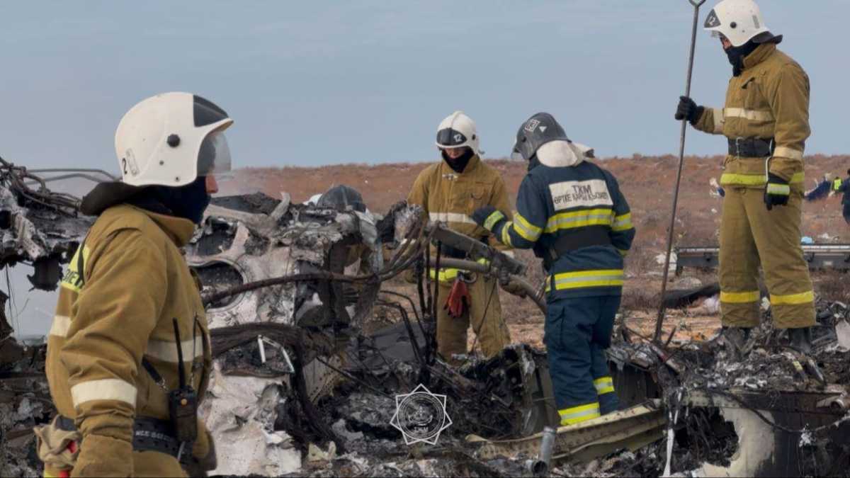 В Казахстан вылетели представители производителя самолёта Embraer, разбившегося близ Актау