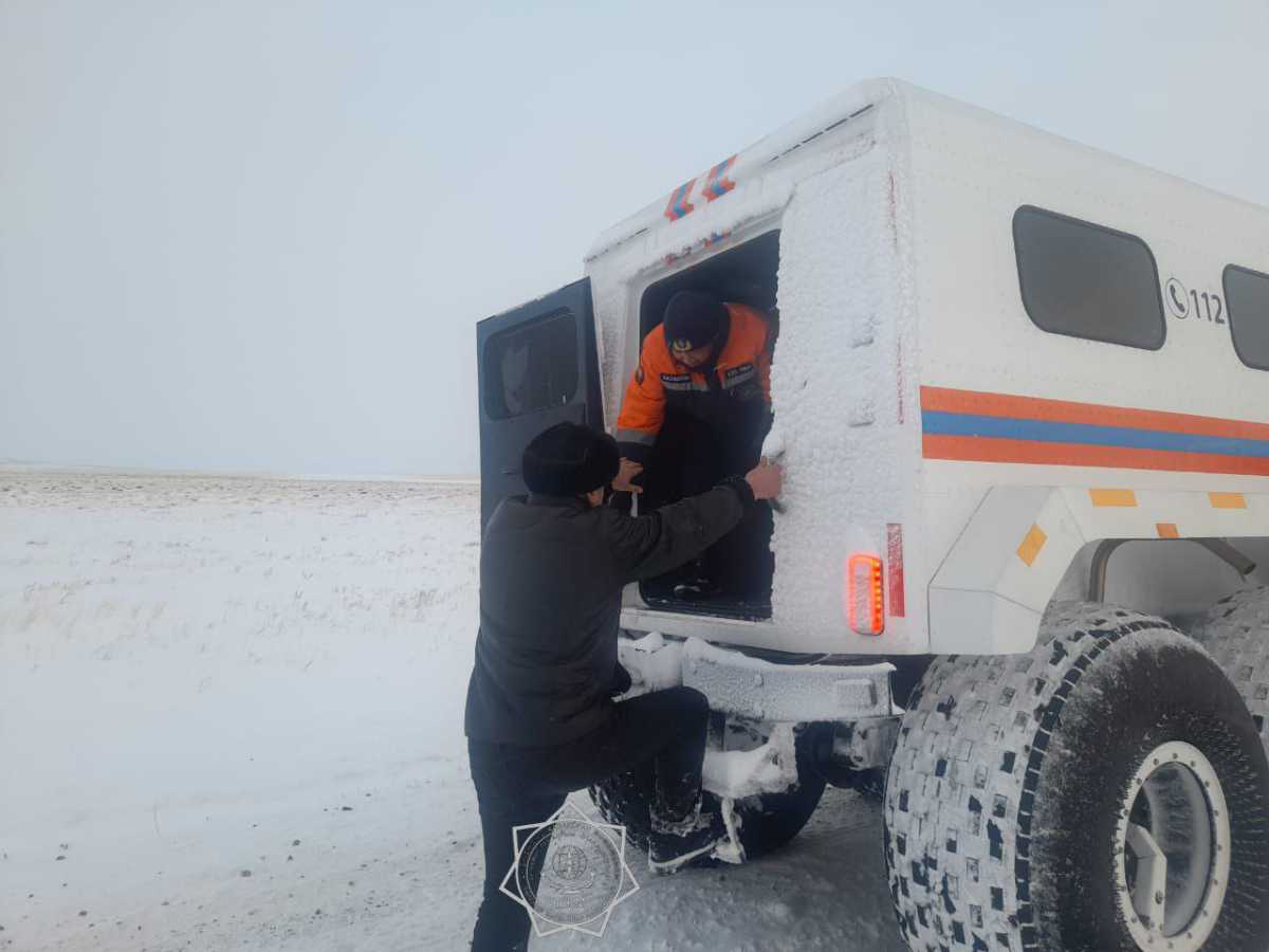 Мужчину спасли из снежного заноса в Абайской области