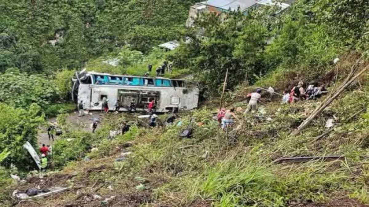 Автобус упал с обрыва в Колумбии, погибли 13 человек