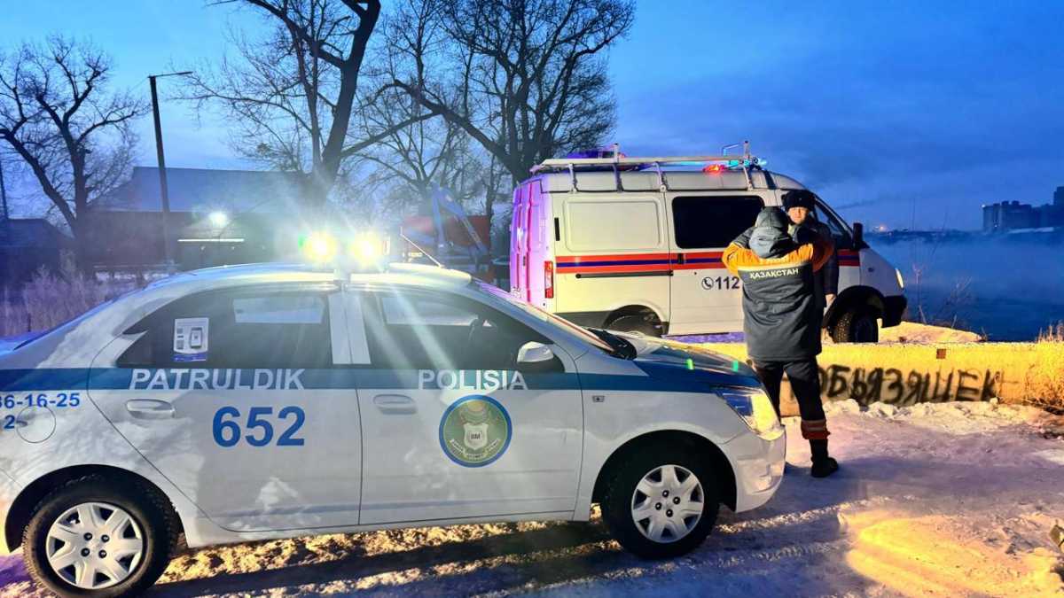 Авто слетело с обрыва в Иртыш в Семее - стали известны новые подробности инцидента