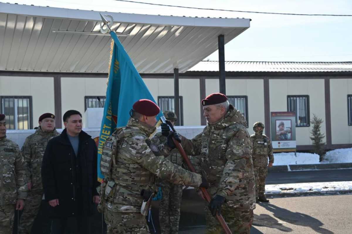 Министр обороны вручил Боевое знамя войсковой части Сил специальных операций