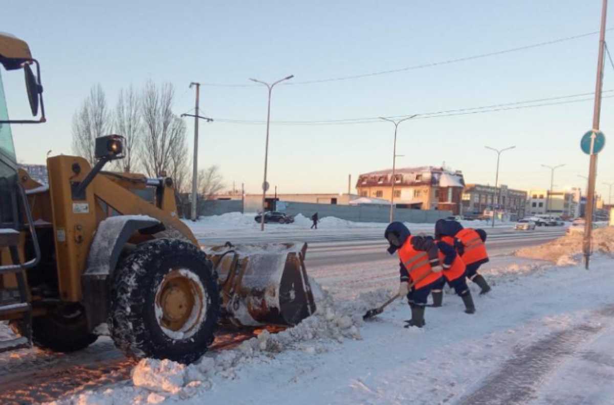 В Астане 2600 дорожных рабочих вышли на улицы города