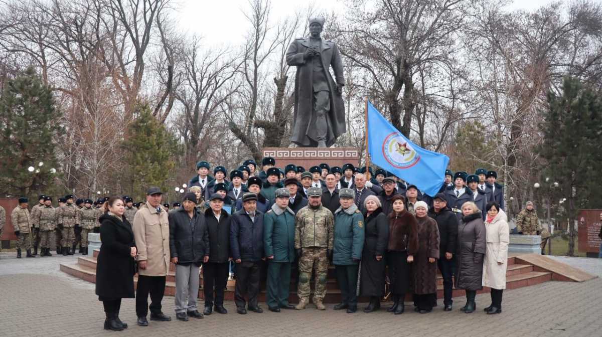 В Шымкенте почтили память генерала Сабыра Рахимова