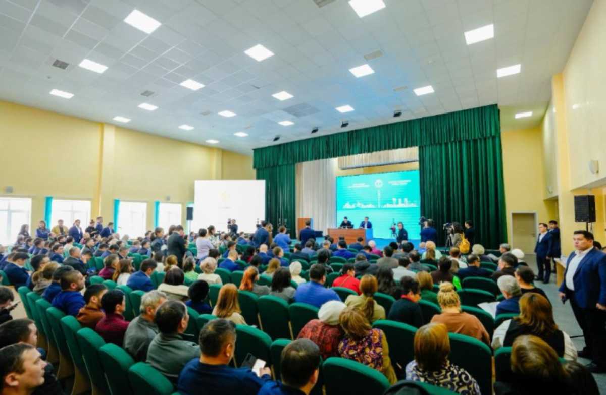 Аким Астаны провёл отчётную встречу с жителями района Есиль