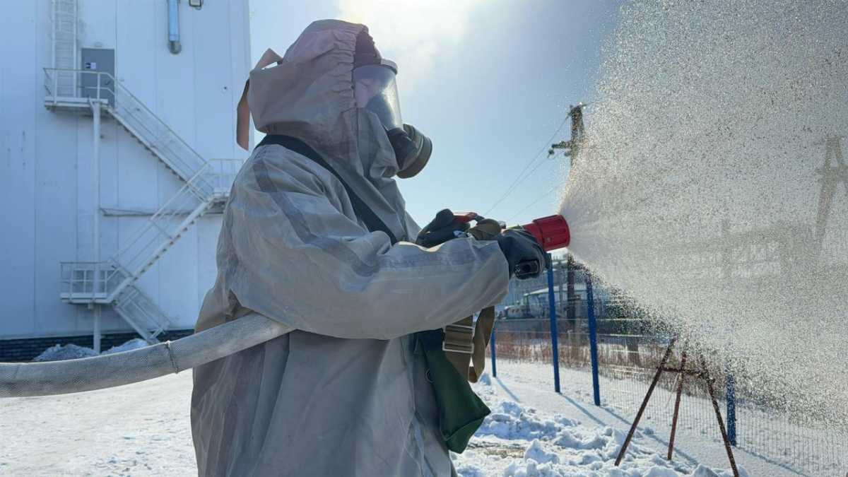 Спасатели ВКО провели учения на химически-опасном объекте