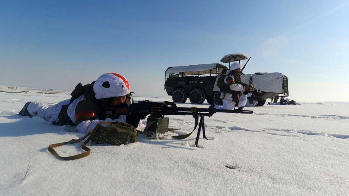 Боевые стрельбы из всех видов оружия: десантники оттачивают мастерство