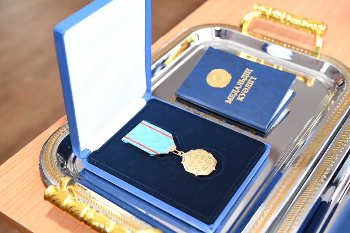 Касым-Жомарт Токаев наградил Мусу Абдраима медалью «Ерлігі үшін»