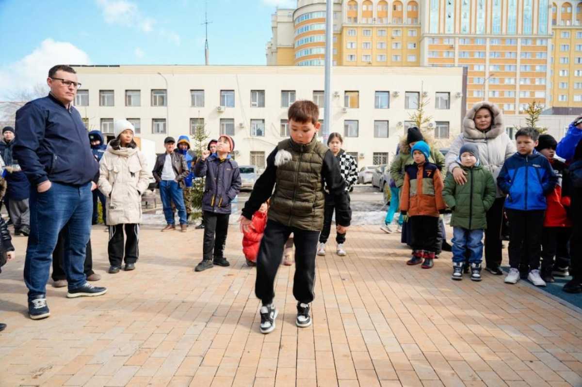 В Астане жители дружно отметили Наурыз мейрамы в сквере