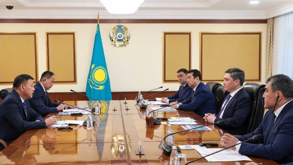 Олжас Бектенов обсудил с главой Xinjiang Lihua создание хлопково-текстильного кластера стоимостью свыше 200 млрд тг