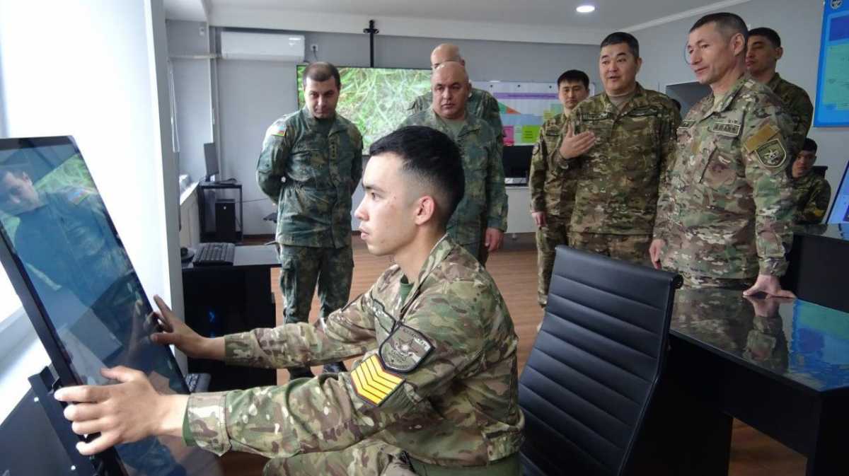 Военнослужащие Казахстана и Азербайджана обсудили вопросы технической защиты информации