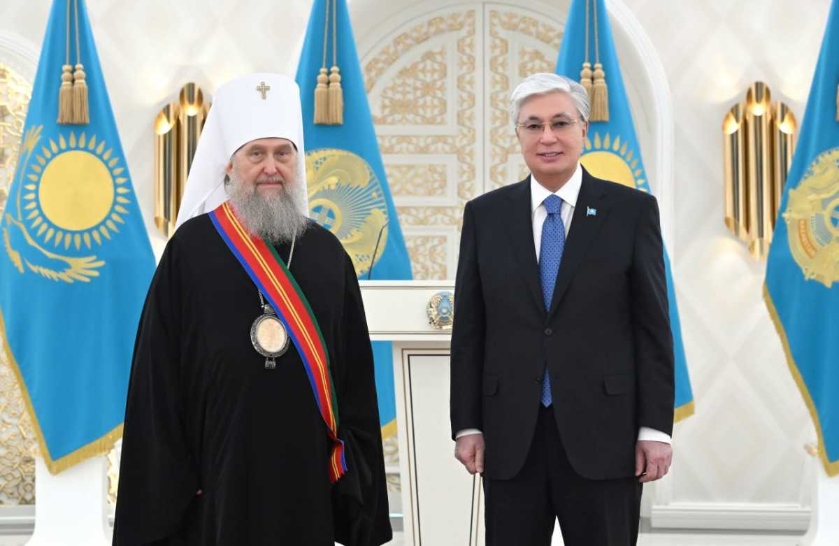Токаев наградил митрополита Астанайского и Казахстанского Александра орденом «Достық» I степени