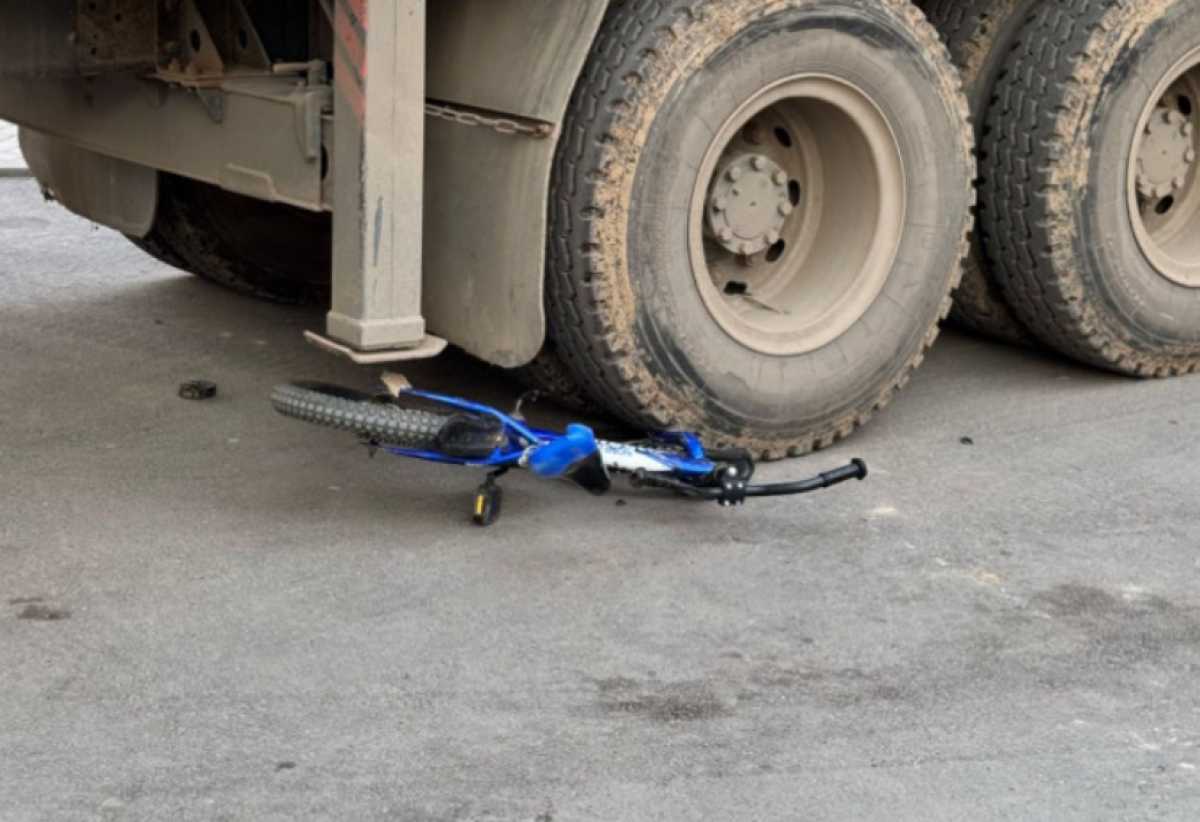 Мальчик погиб после наезда грузового авто в Астане