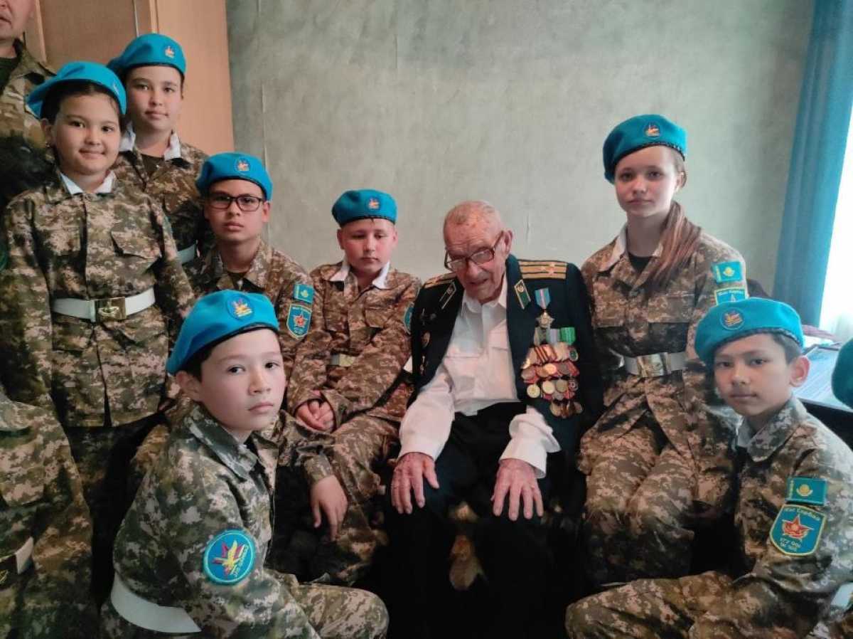 В Алматы со 102-летием поздравили ветерана Великой Отечественной войны