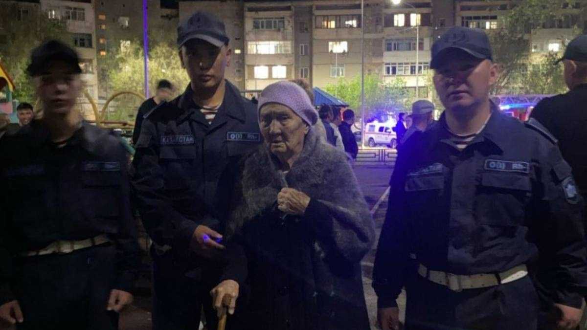 Гвардейцы помогли выбраться из огня жителям Талдыкоргана