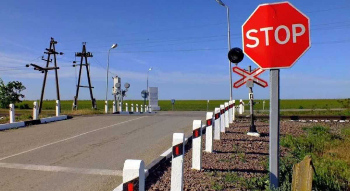 Внедорожник столкнулся с поездом в Жетысуской области