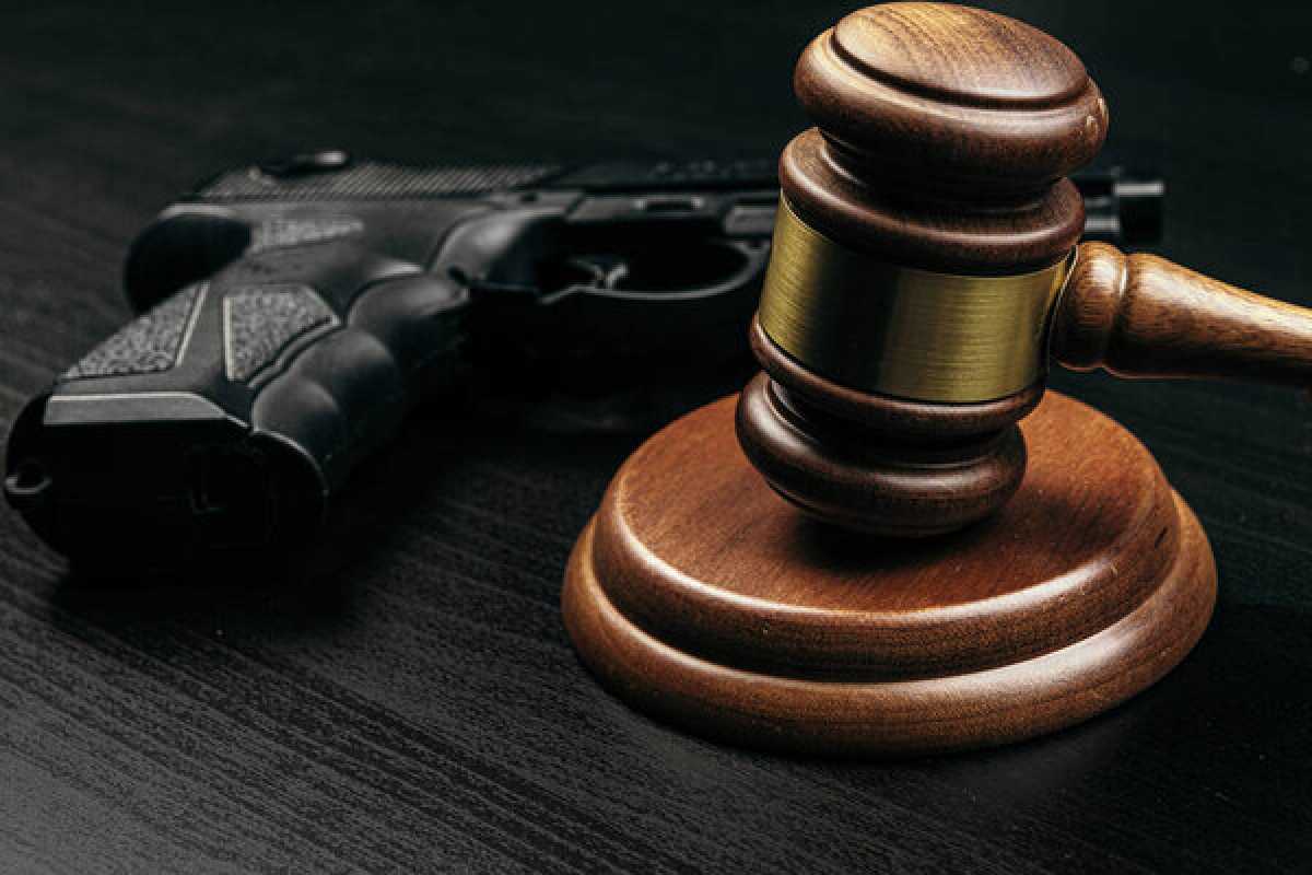 Полицейских осудили за торговлю списанным оружием в Алматы
