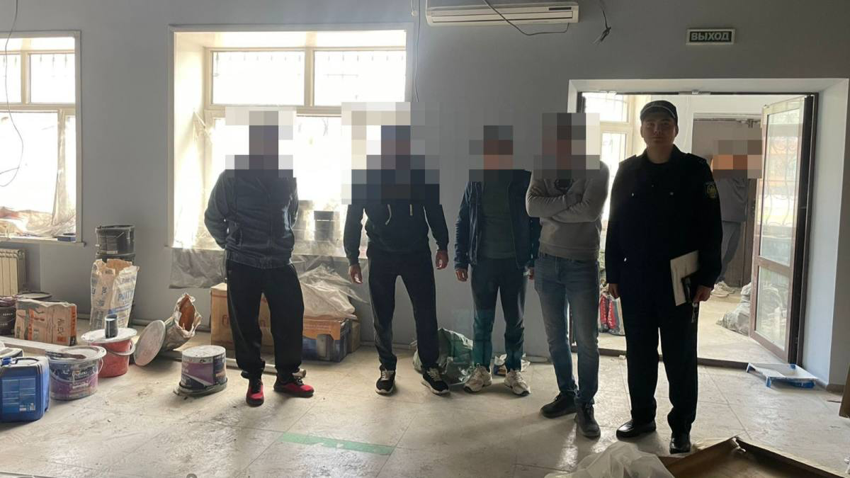 Нарушения режима пребывания: восьмерых мигрантов выдворили из Казахстана