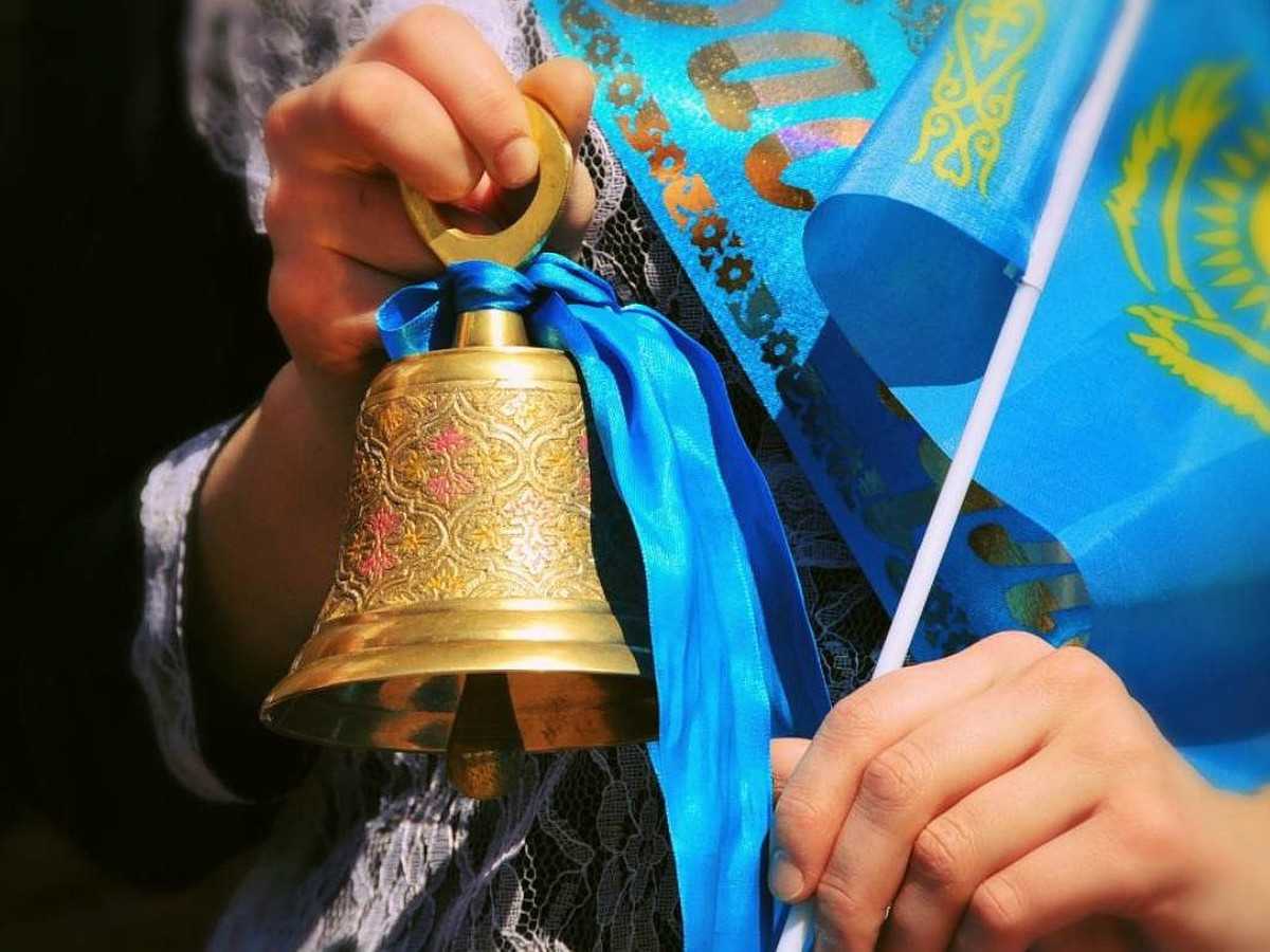 Министр просвещения Казахстана поздравил школьников с завершением учебного года