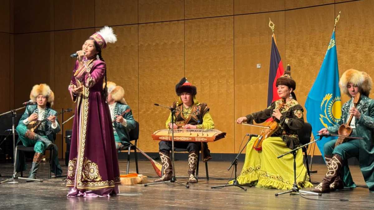 В честь 100-летия Нургисы Тлендиева казахстанская этно-группа «ORDA» покорила публику Франкфурта