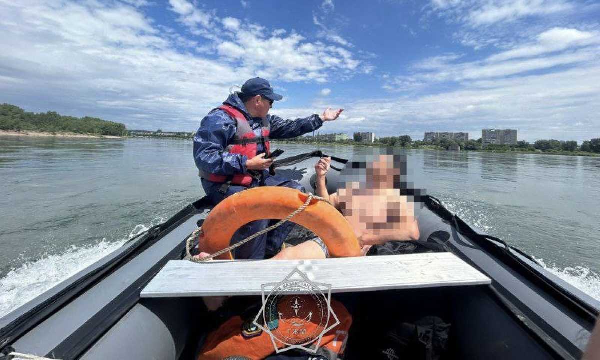 Спасатели вытащили тонущего мужчину из Иртыша в Абайской области