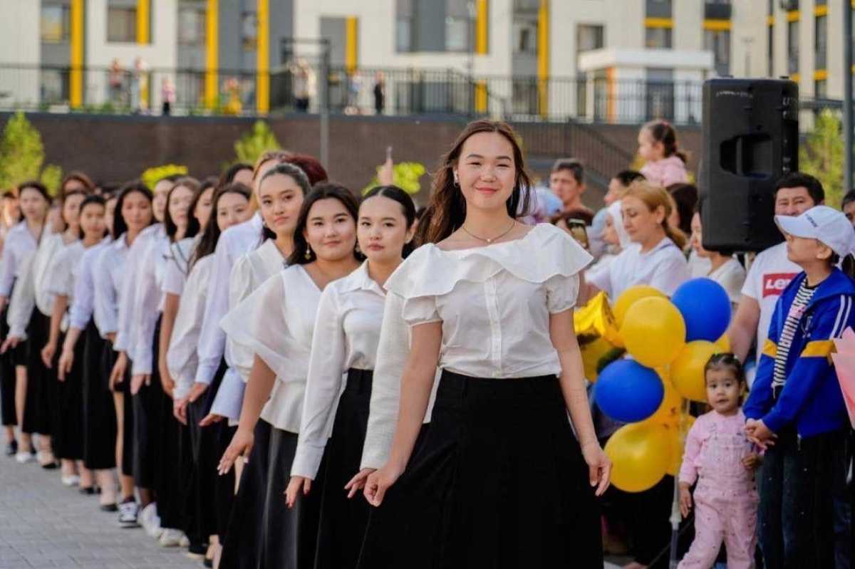 Более 14 тысяч выпускников окончили школу в Астане