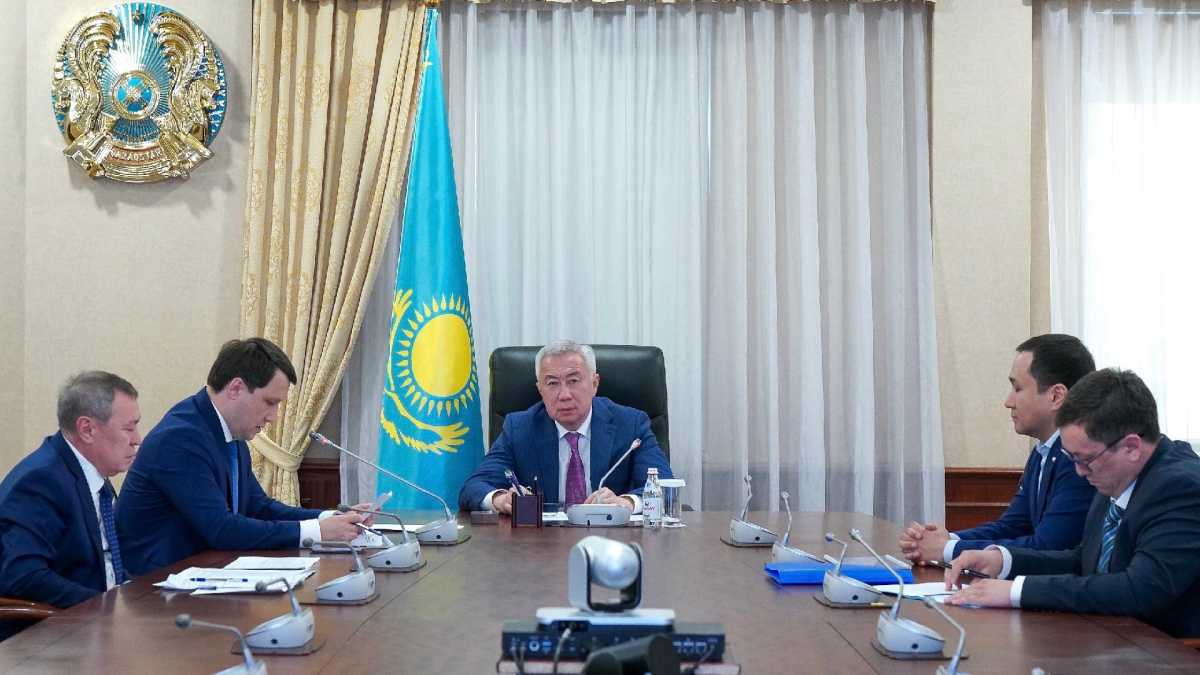 Борьба с марокканской саранчой: в Жамбылской области работы завершены, в Туркестанской – финальный этап