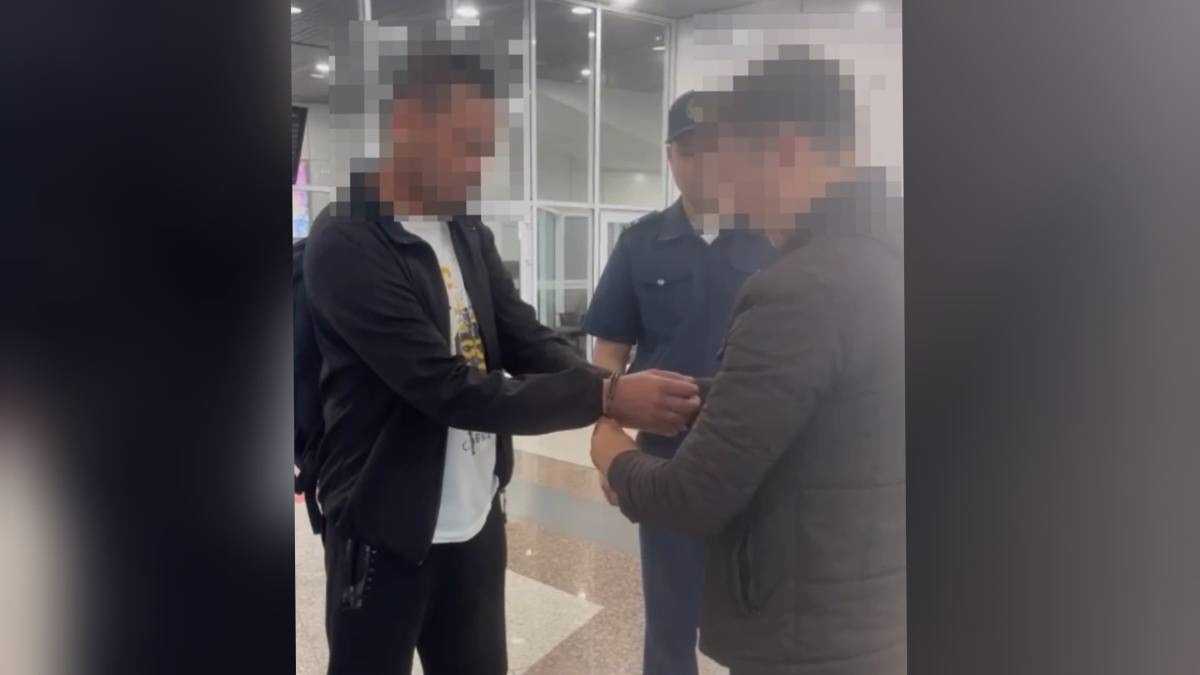 Обманом вывел деньги из казахстанского банка: мошенника, скрывавшегося 13 лет, задержали в Москве
