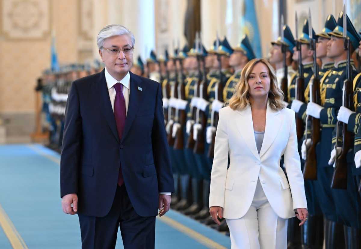 Премьер-министра Италии торжественно встретили в Акорде – фото