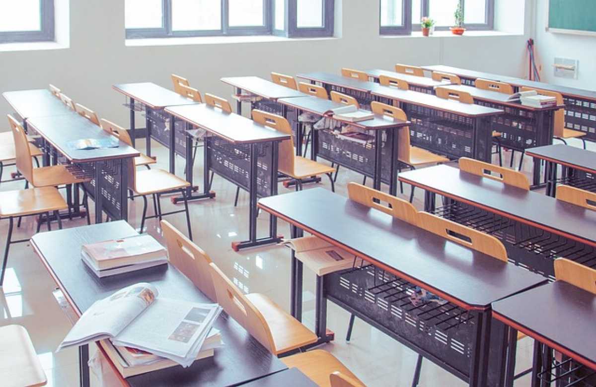 В Казахстане перенесли дату последнего звонка