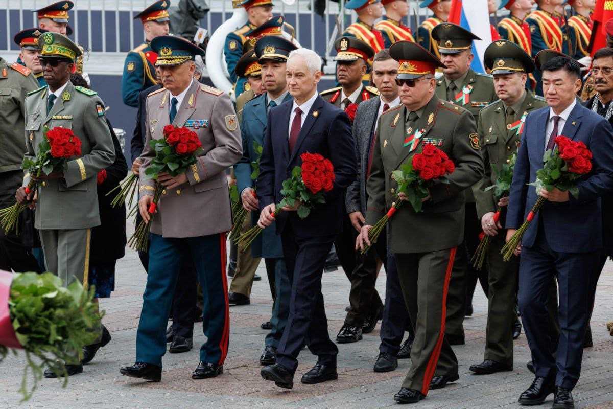 Глава Минобороны РК принял участие в возложении цветов к Мемориалу воинской славы в Москве