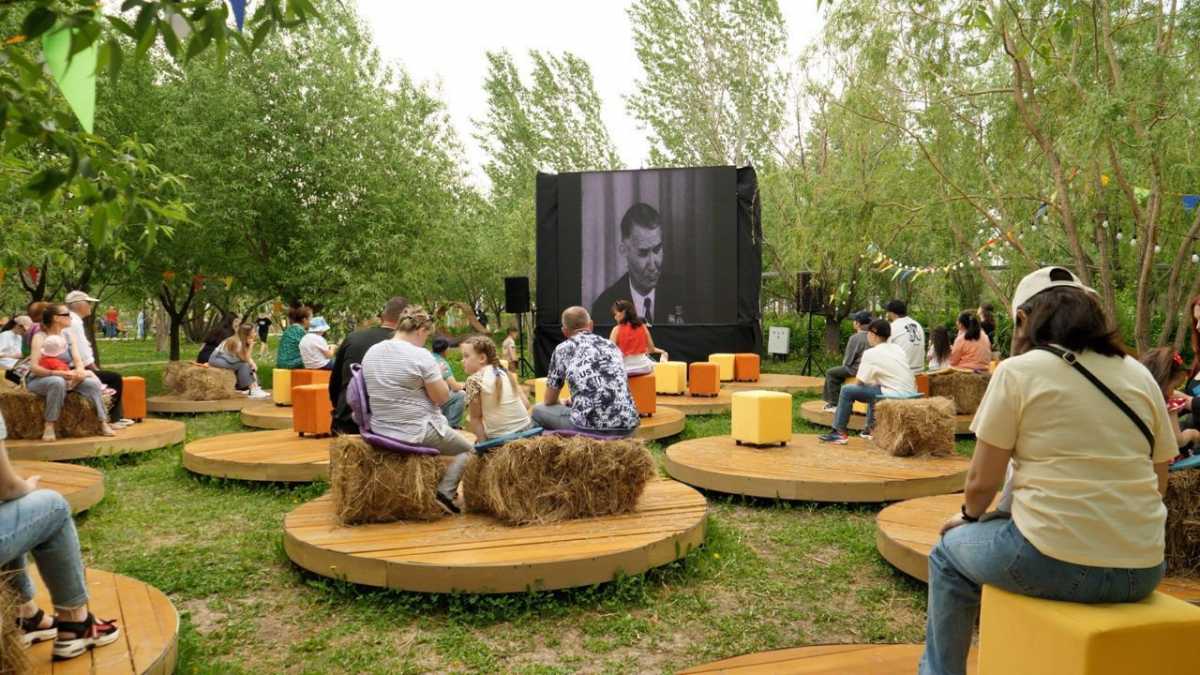 «Бейбіт аспан астында»: в Астане прошёл праздник под открытым небом