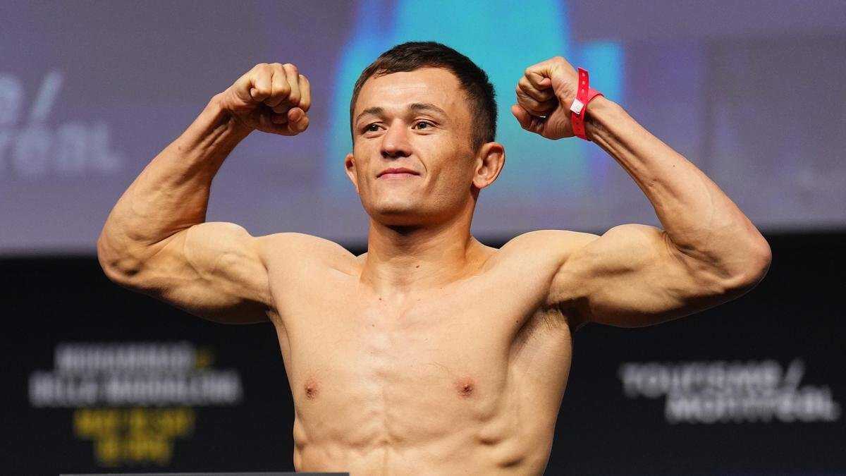 Нокаутом на первой минуте закончился бой казахстанца в UFC