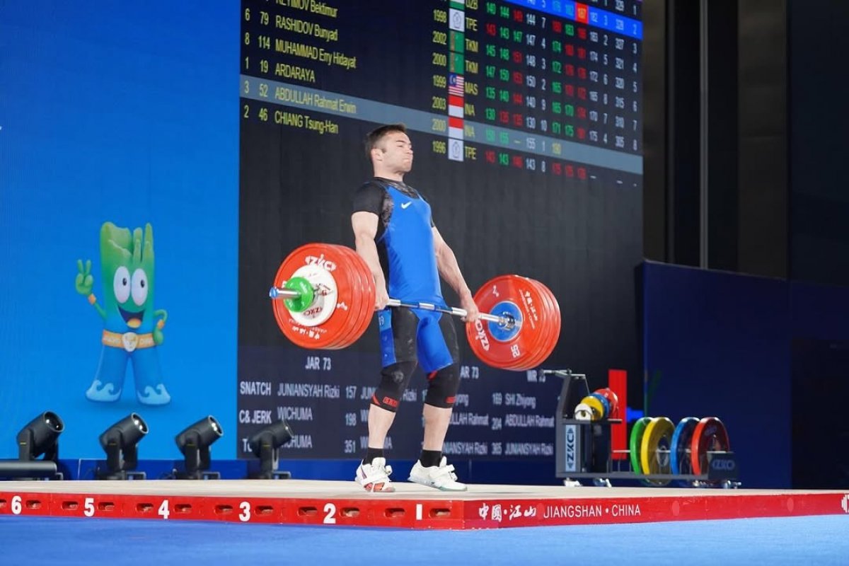 Казахстанский штангист завоевал «бронзу» на чемпионате Азии в Китае