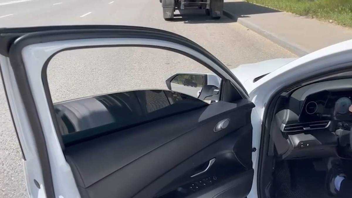 Полицейские остановили авто с незаконной тонировкой в Алматы