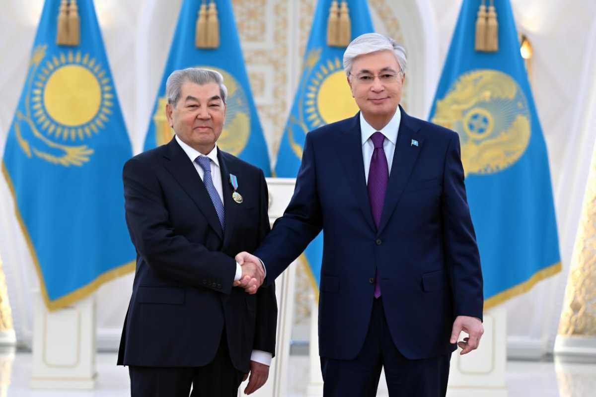 Касым-Жомарт Токаев вручил орден «Отан» Куанышу Султанову
