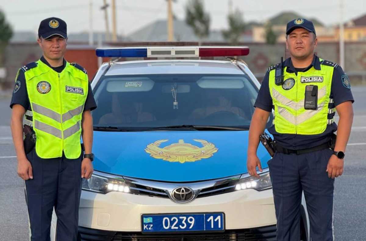 Полицейские спасли дедушку и внука из горящего дома в Кызылорде