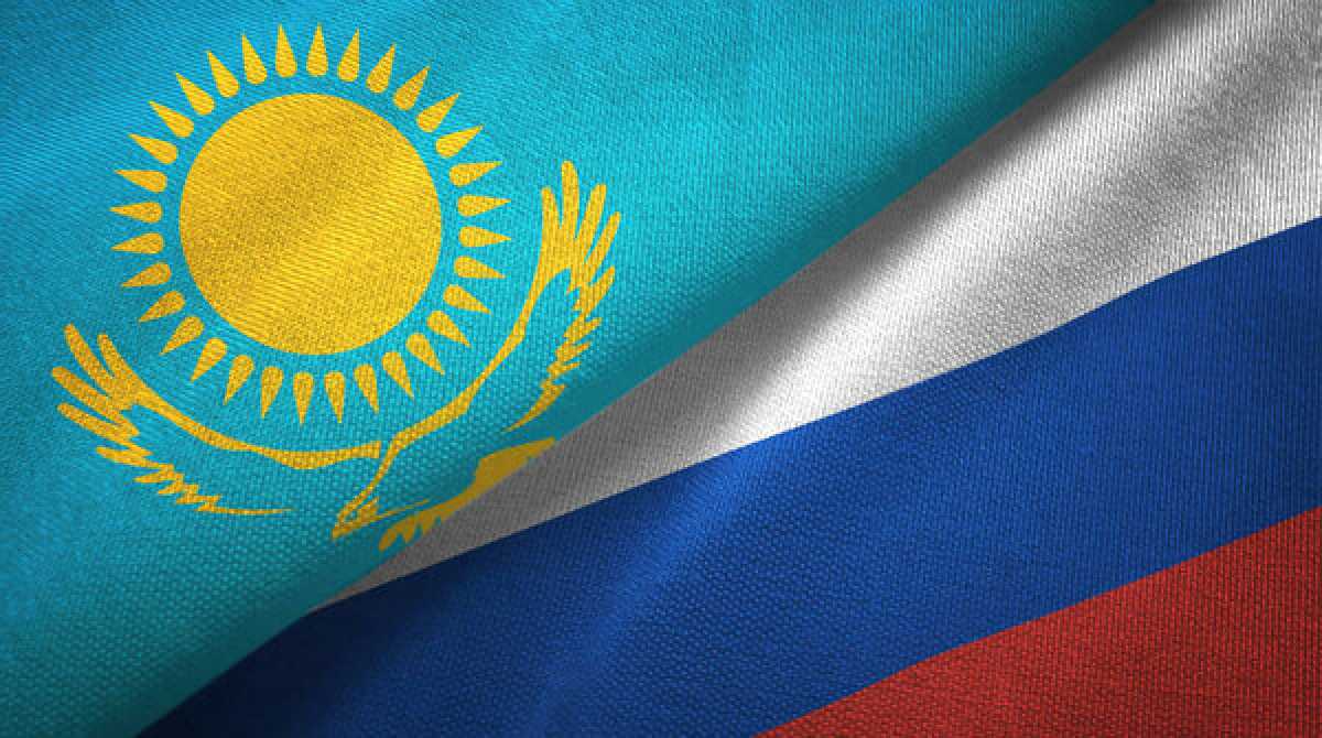 КГД предупредил казахстанцев о возможных затруднениях на границе с Россией