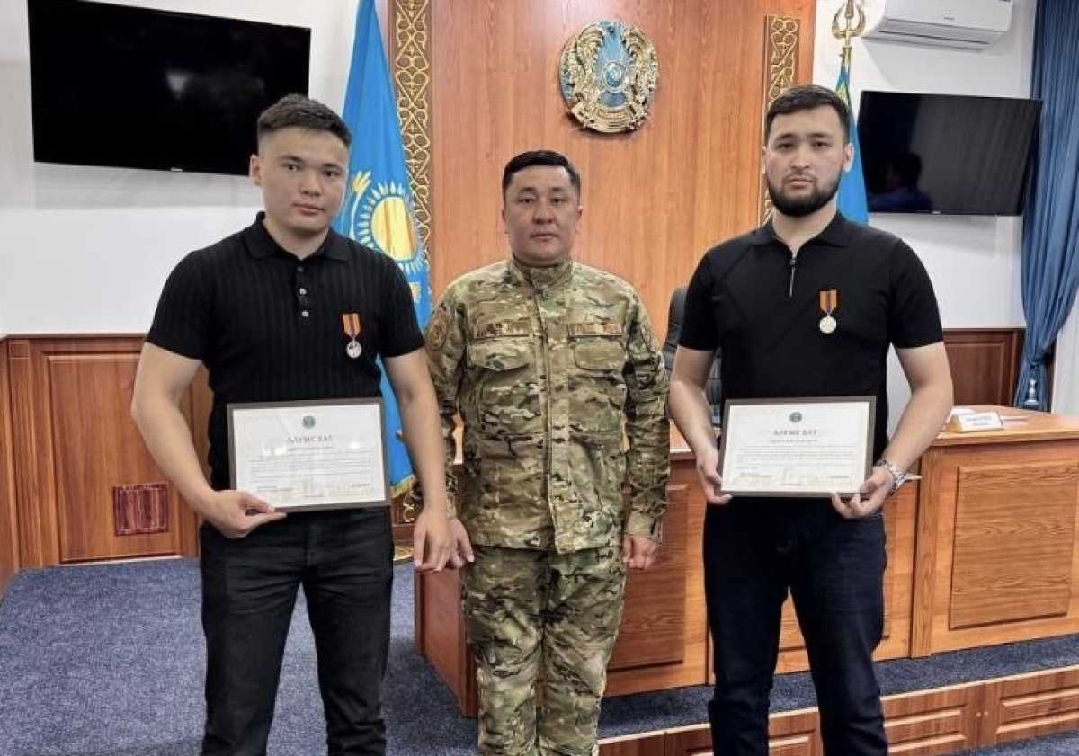 Герои среди нас: жителей Астаны наградили за спасение детей