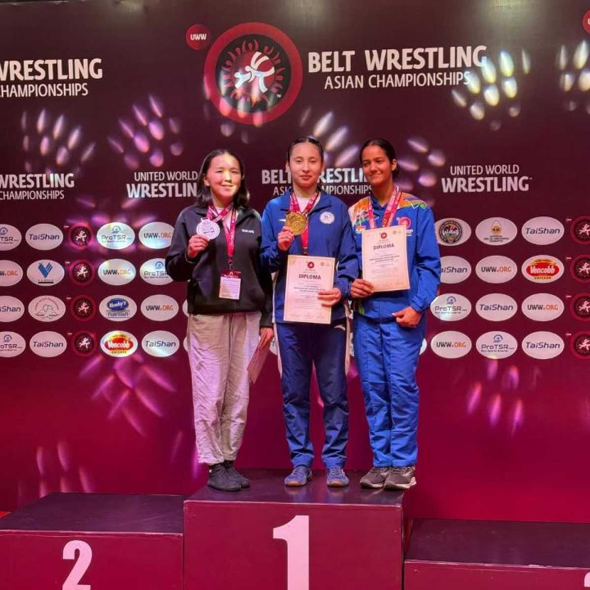 Столичные спортсмены стали победителя и призерами чемпионата Азии по борьбе на поясах