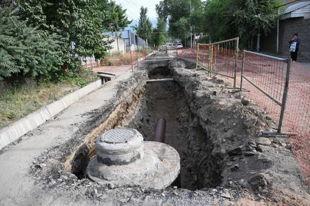 Аким Алматы Дархан Сатыбалды потребовал завершить дорожные работы по городу до осени