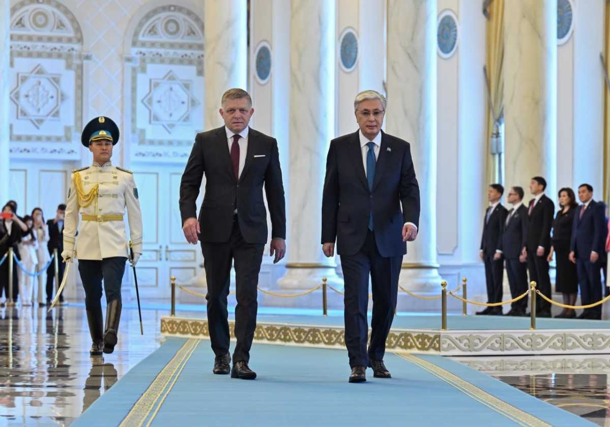 Премьер-министра Словакии торжественно встретили в Акорде – фото